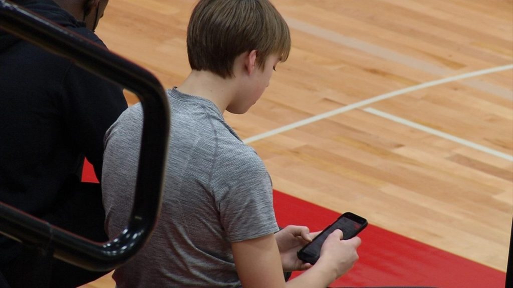 Robbinsdale School District Tightens Cell Phone Rules for Students