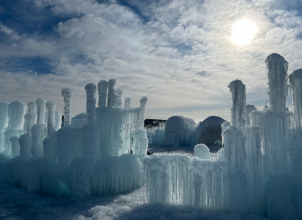 maple grove ice castles