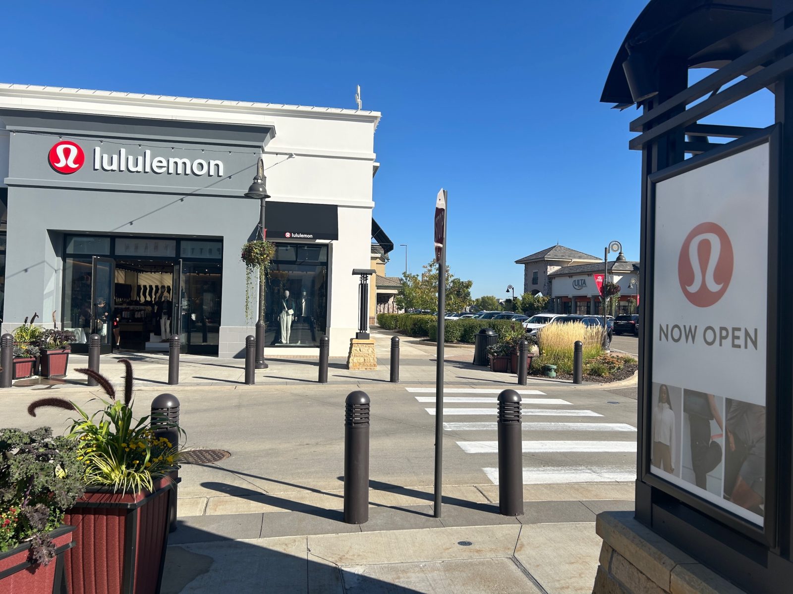 Maple Grove Lululemon Store Celebrates Grand Opening