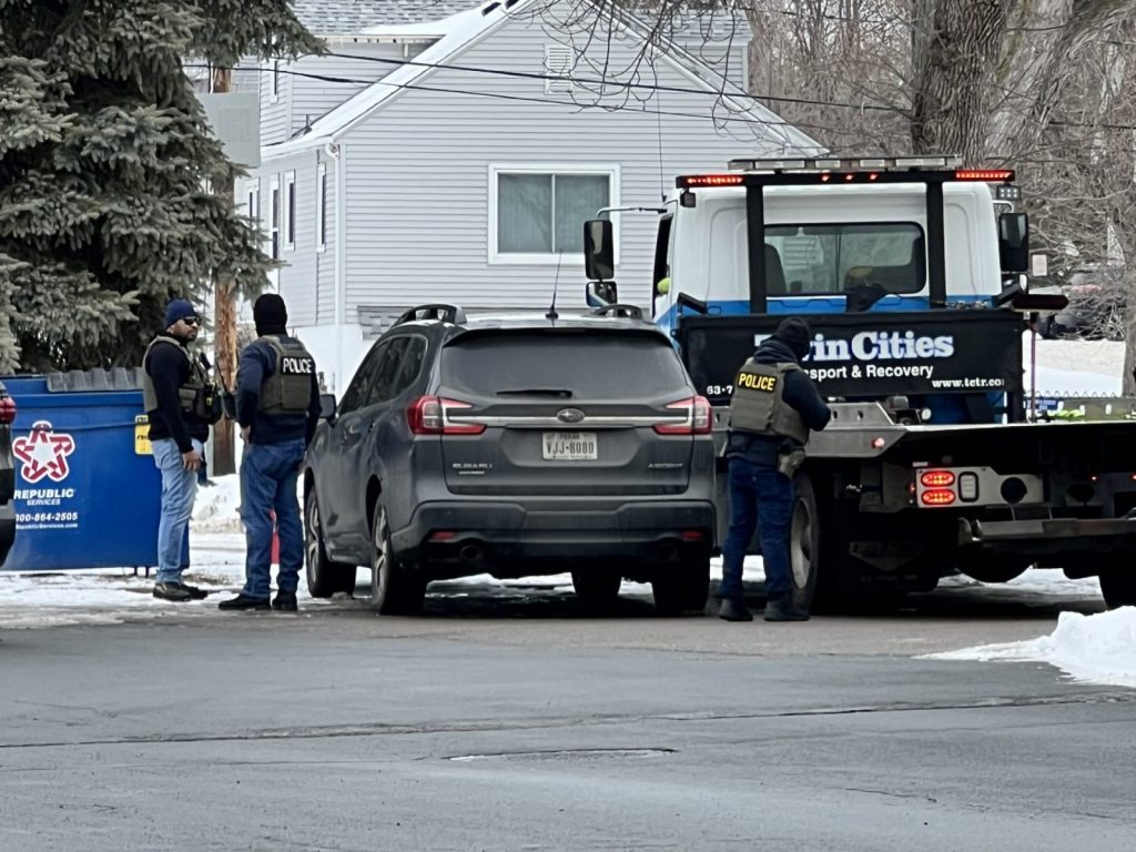 ICE agents near Robbinsdale City Hall