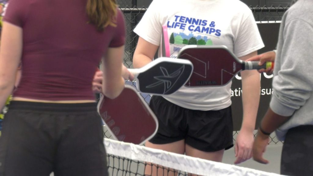 kids bump their paddles